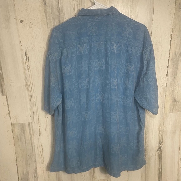 Tommy Bahama 100% Silk Shirt size XL Hawaiian Aloha Vacation Resort Light Blue - Picture 6 of 6